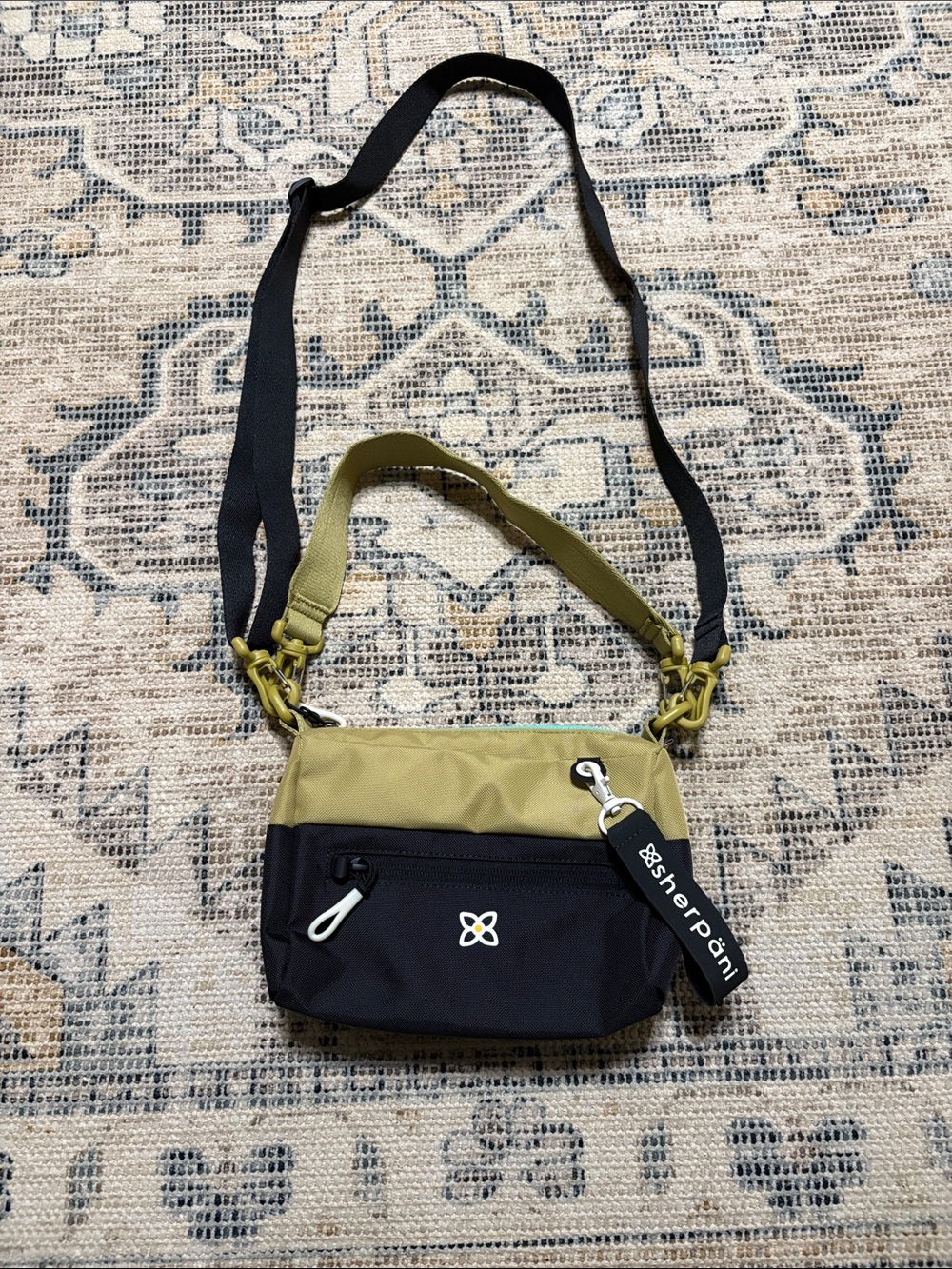 NWOT tag Sherpani bag